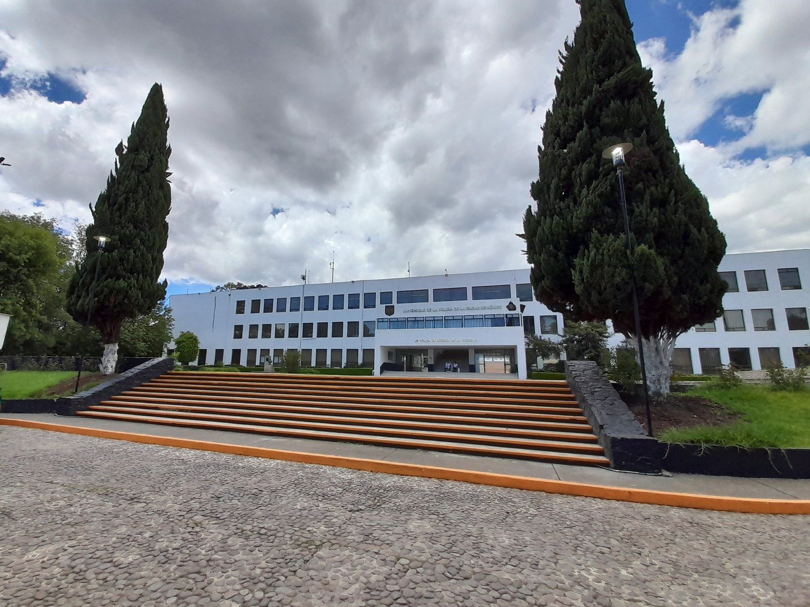 Unipoli